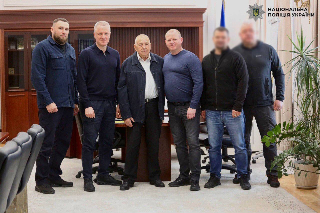 Понад 65 років у правоохоронній системі: у Києві нагородили 90-річного поліцейського - фото 2