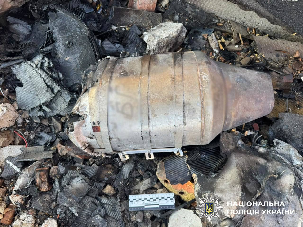 Наслідки балістичної та дронової атак фіксують поліцейські в Києві - фото 2