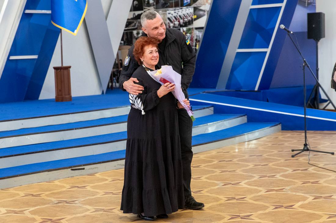 Кличко вручив відзнаки кращим освітянам столиці - фото 3