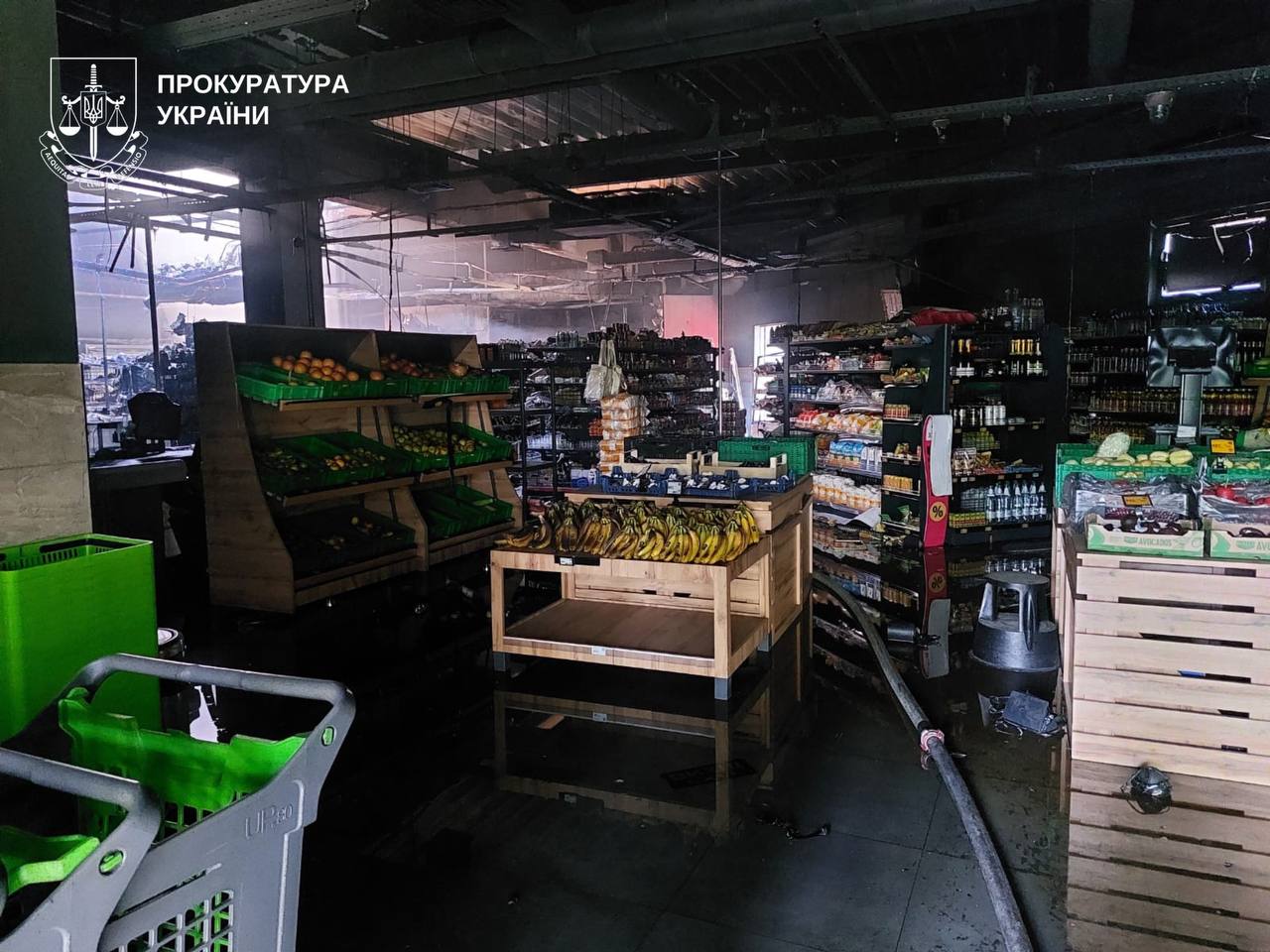 У «Форі» на Київщині ліквідували пожежу після атаки, постраждала жінка - фото 2