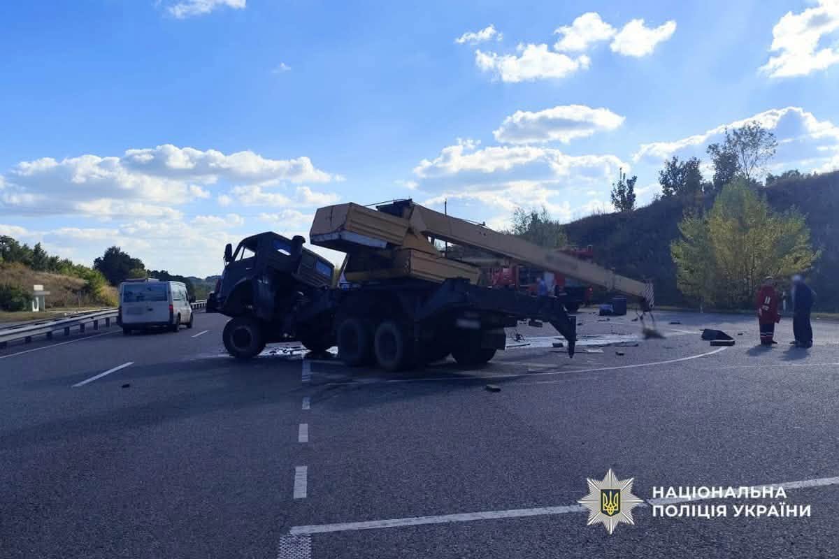 Поліція розкрила подробиці ДТП з автокраном і BMW на Черкащині, в якій загинув бізнесмен