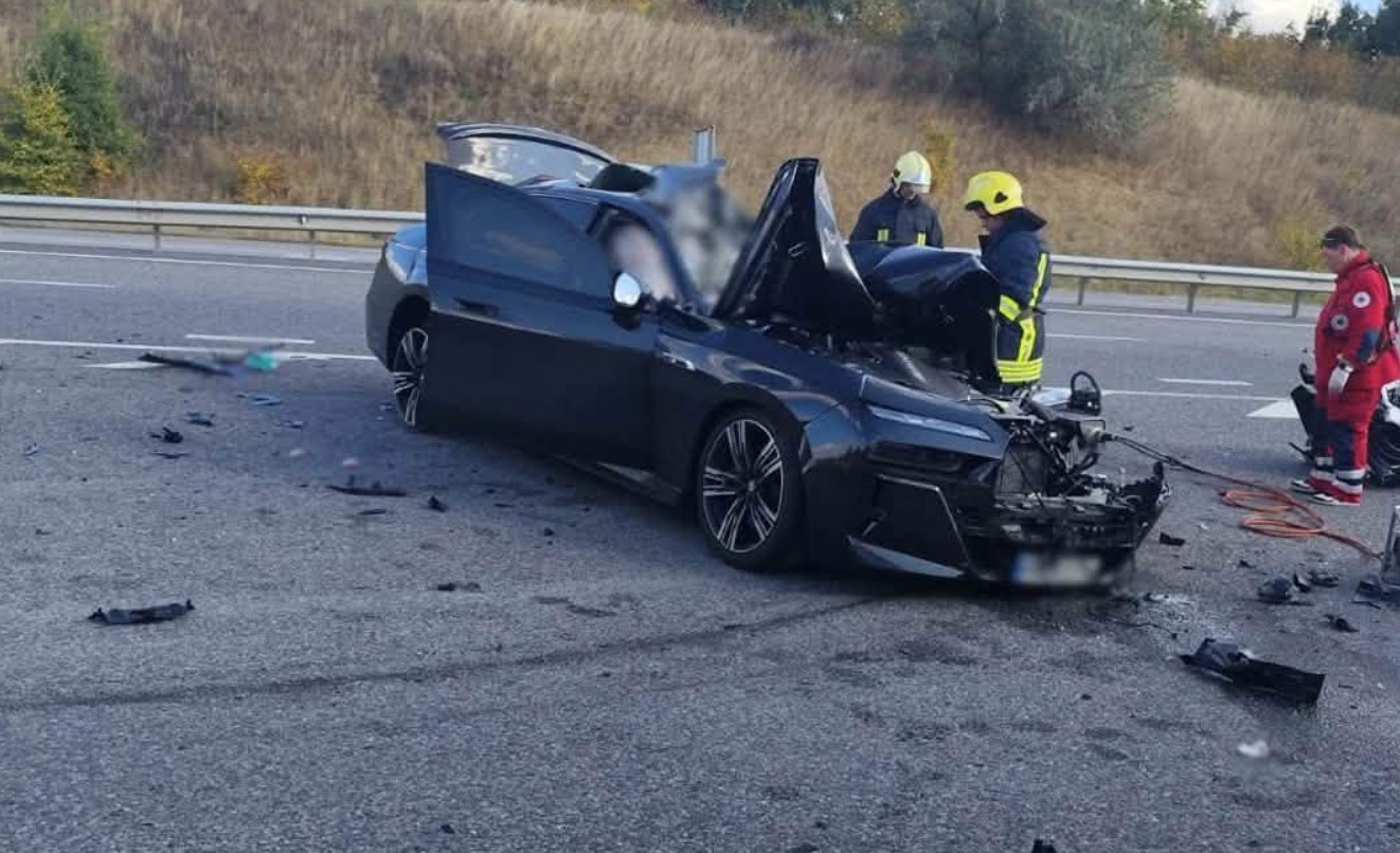 Поліція розкрила подробиці ДТП з автокраном і BMW на Черкащині, в якій загинув бізнесмен - фото 2