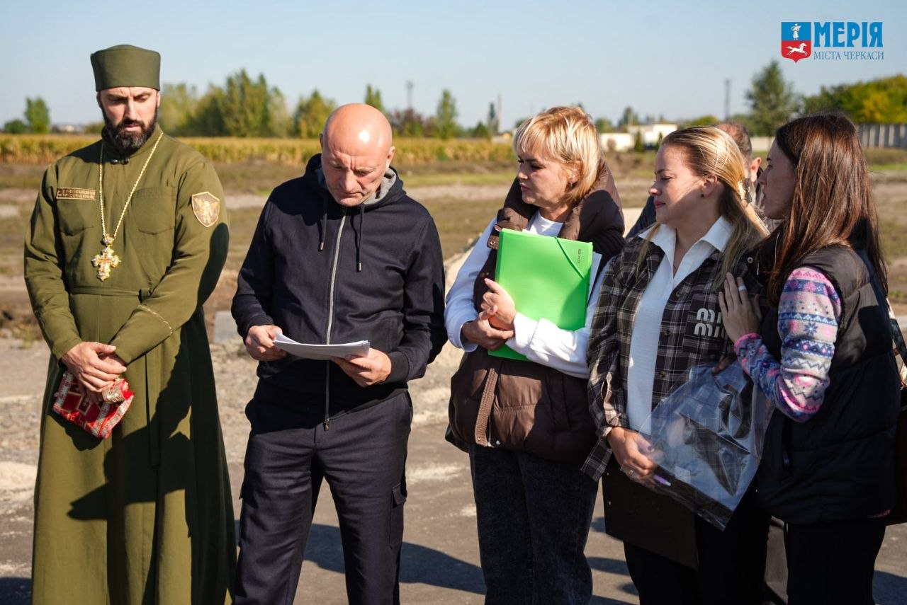 Дощі розмили могили військових на кладовищі у Черкасах. Що кажуть в мерії?