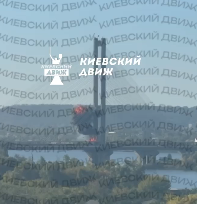 Російський шахед вдарив у міст по якому їхав потяг метро - фото 2