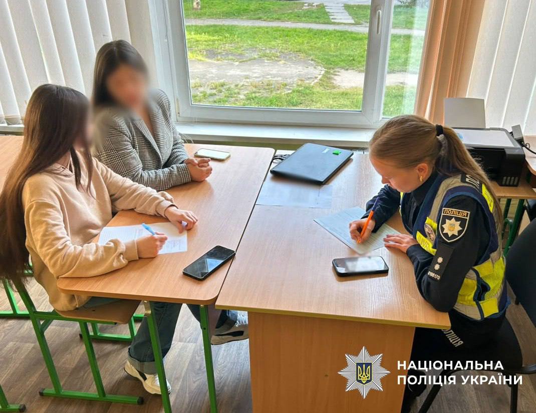 У Києві підлітки побили 15-річну школярку: на батьків трьох дівчат склали протоколи - фото 2