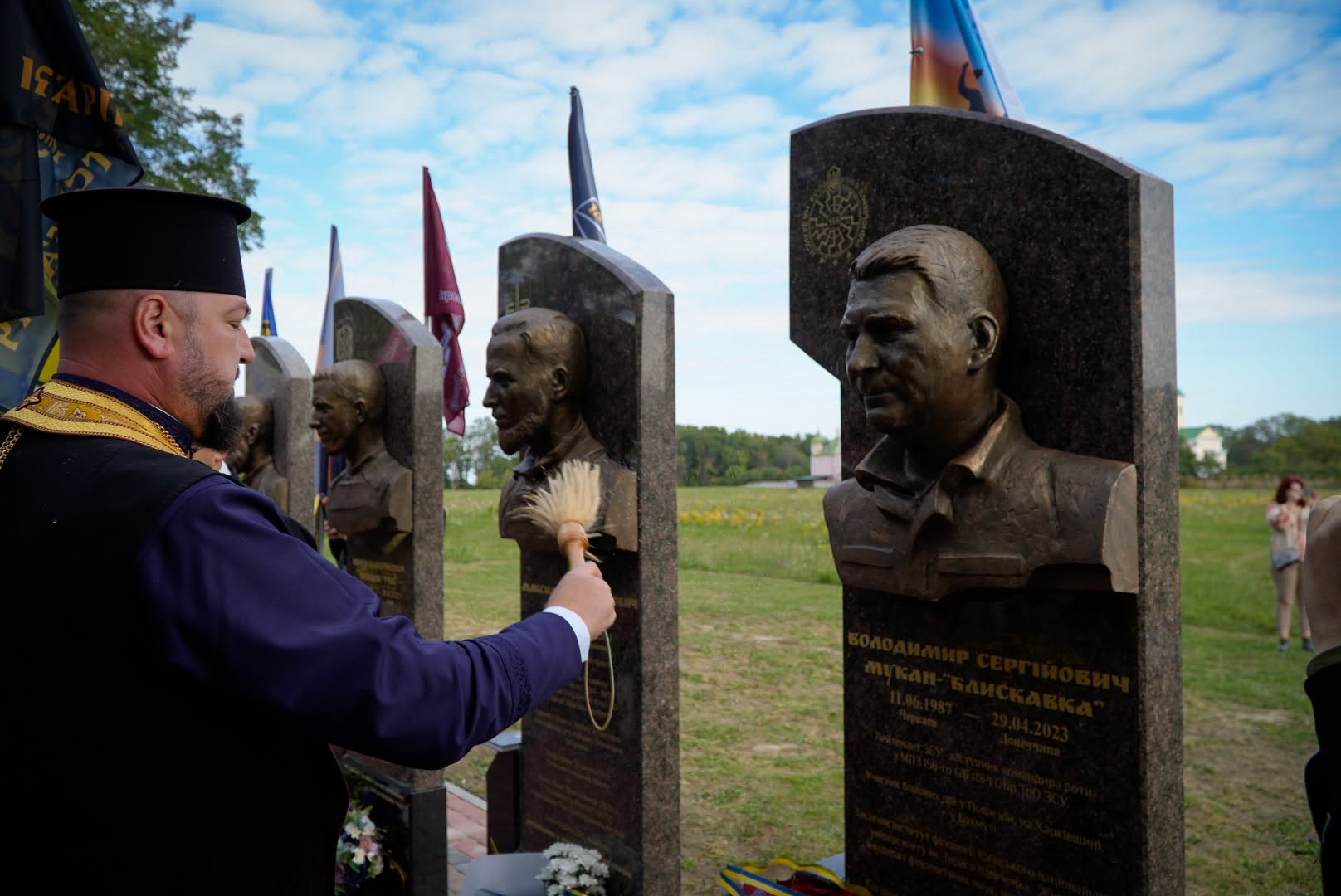 У Холодному Яру відкрили горельєфи на честь двох загиблих бійців 118-ї бригади - фото 3