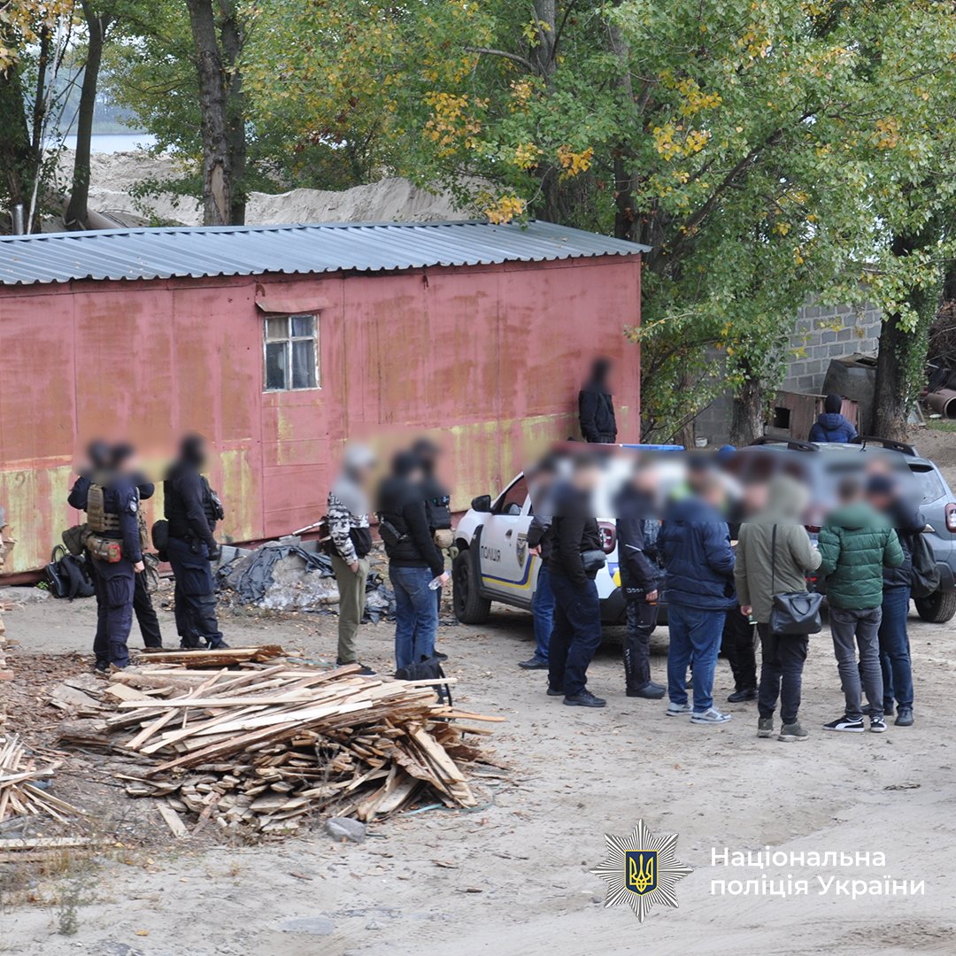 Нелегальний бізнес: на Черкащині ділки намили майже 50 тисяч тонн піску з Кременчуцького водосховища