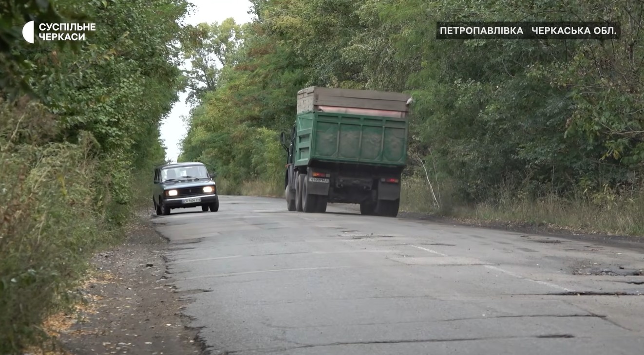 Кілометри бездоріжжя: жителі просять відремонтувати дорогу до Городища