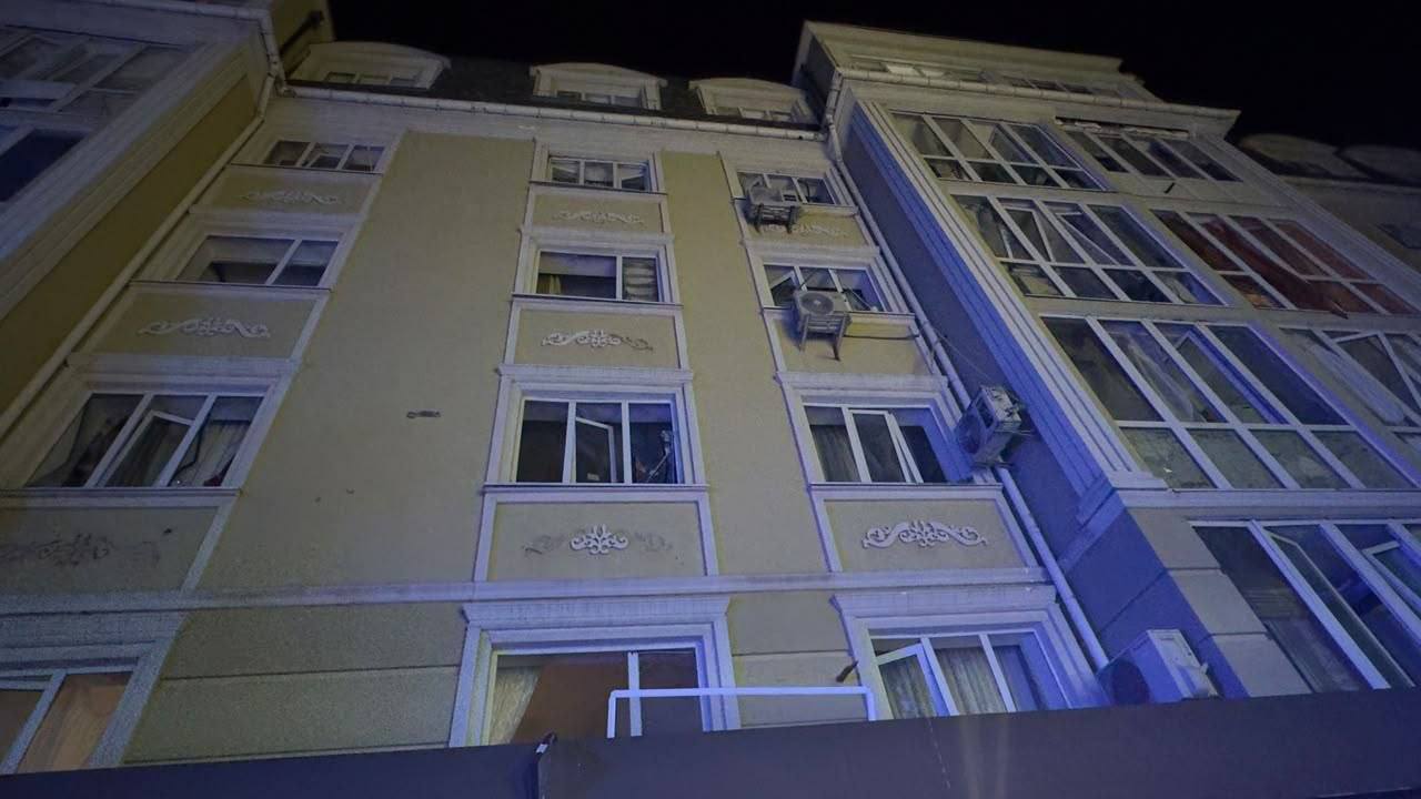 У Софіївській Борщагівці згорів приватний будинок, пошкоджені дві багатоповерхівки