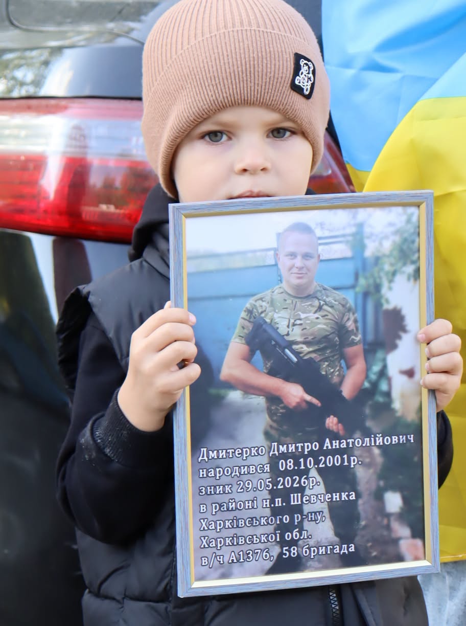 У Монастирищі люди вийшли на акцію підтримки полонених і зниклих безвісти. Фото