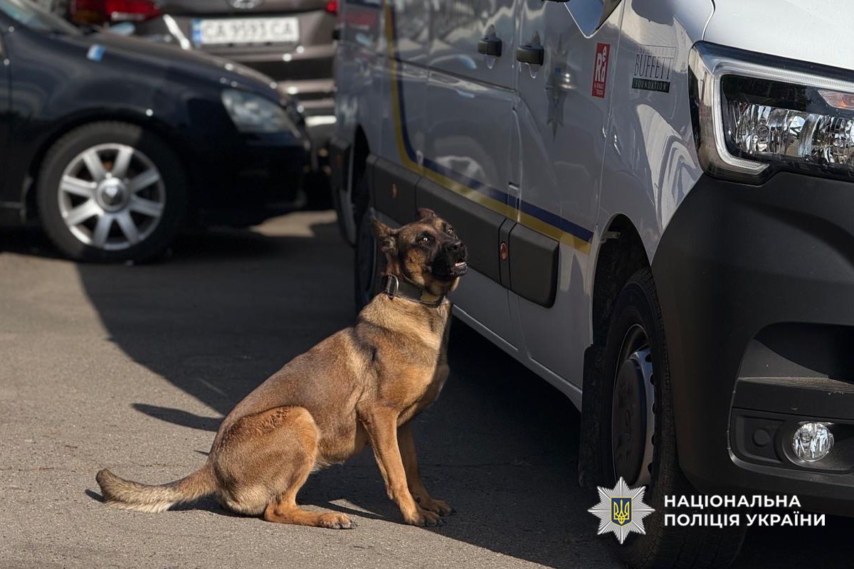 Custody Records та службові собаки: уманські поліцейські провели екскурсію для десятикласників - фото 3