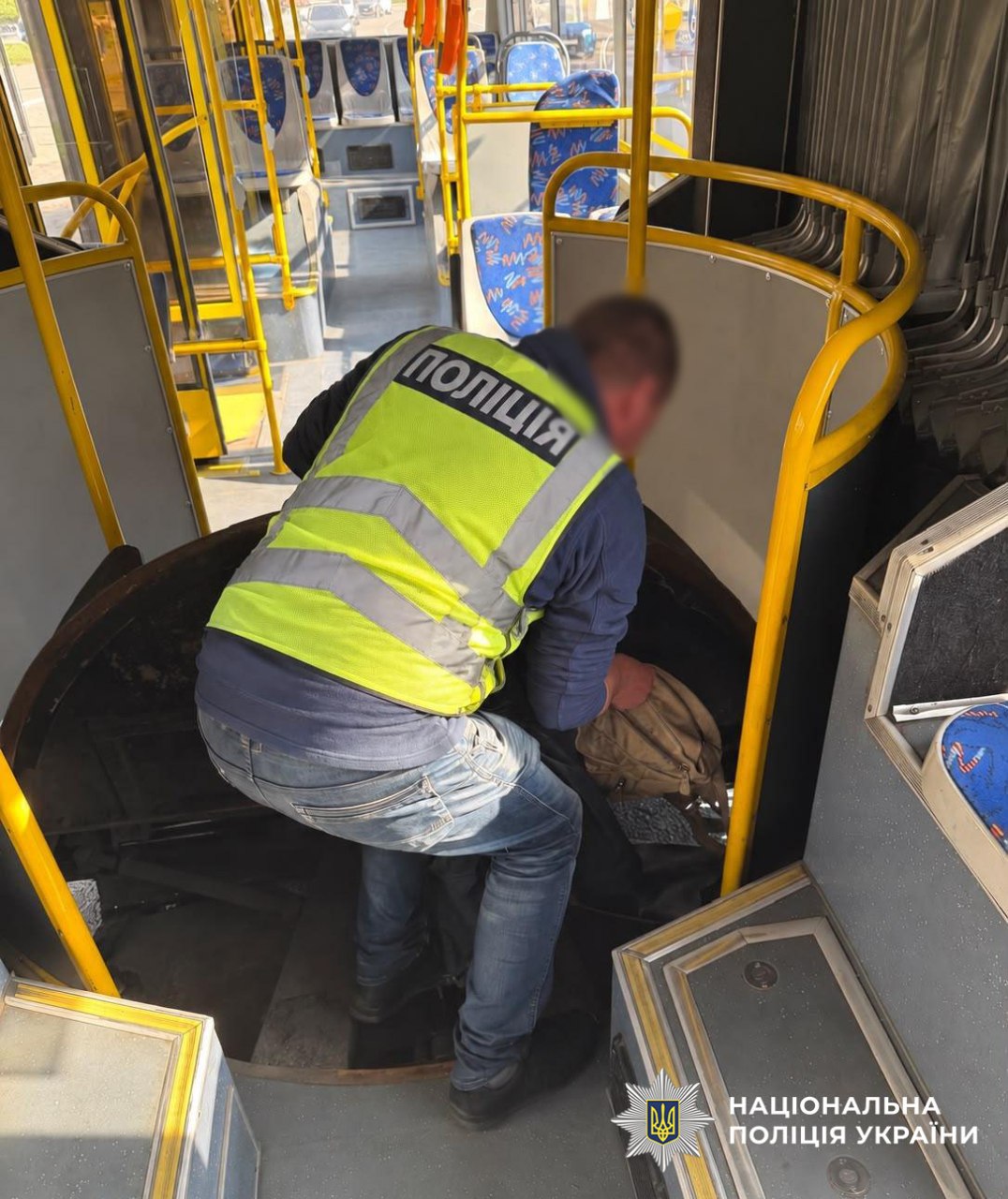 У Києві поліцейські знайшли та повернули пенсіонерці сумку з мільйоном гривень