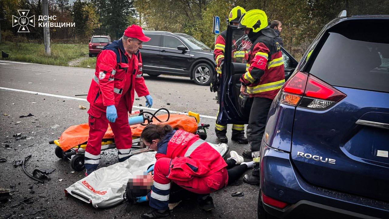 На Київщині внаслідок ДТП загинули двоє людей, ще двоє травмувалися - фото 2