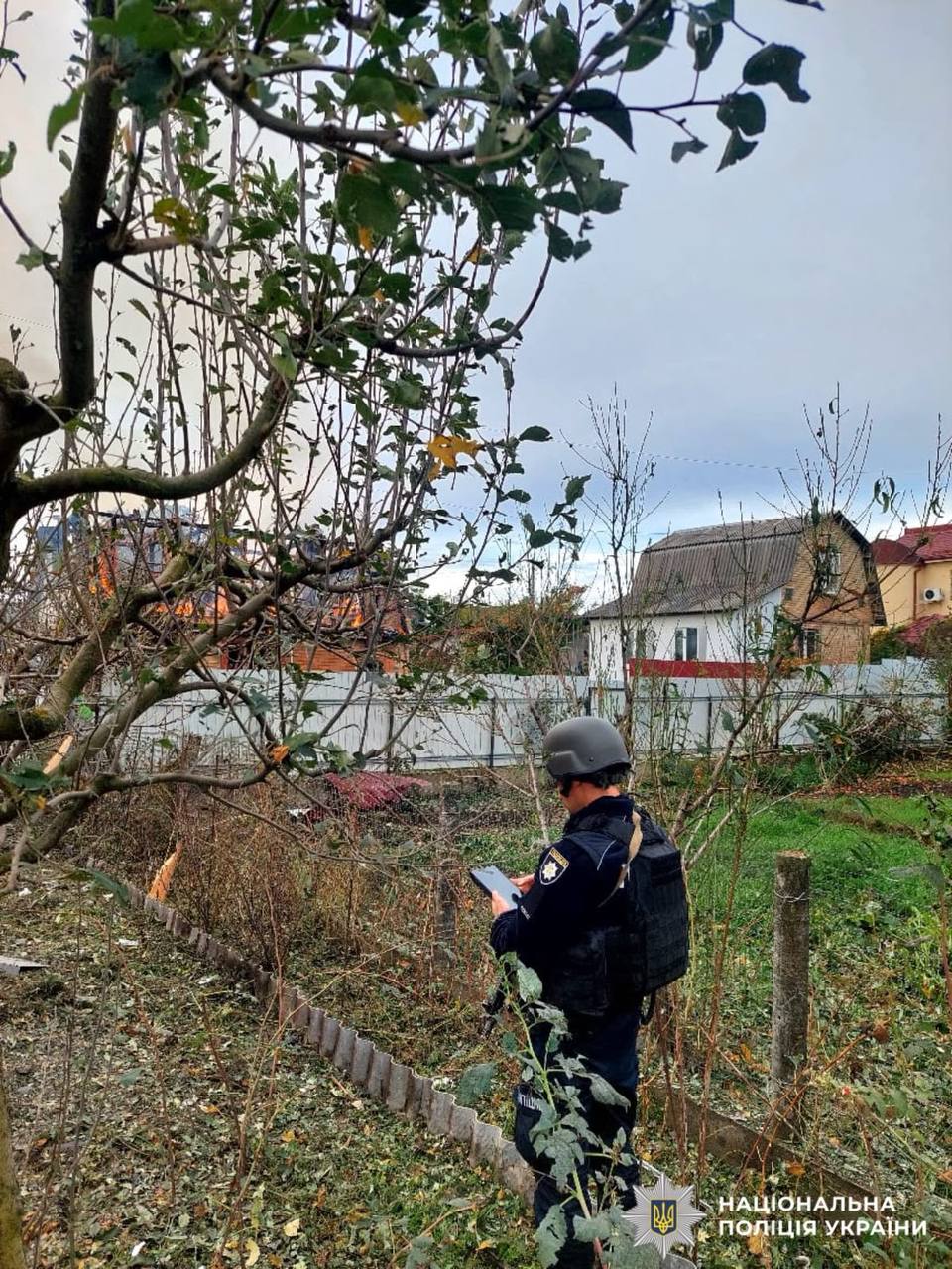 Двоє людей травмовані, пошкоджені будинки та автомобілі: атака ворога на Київщину - фото 3