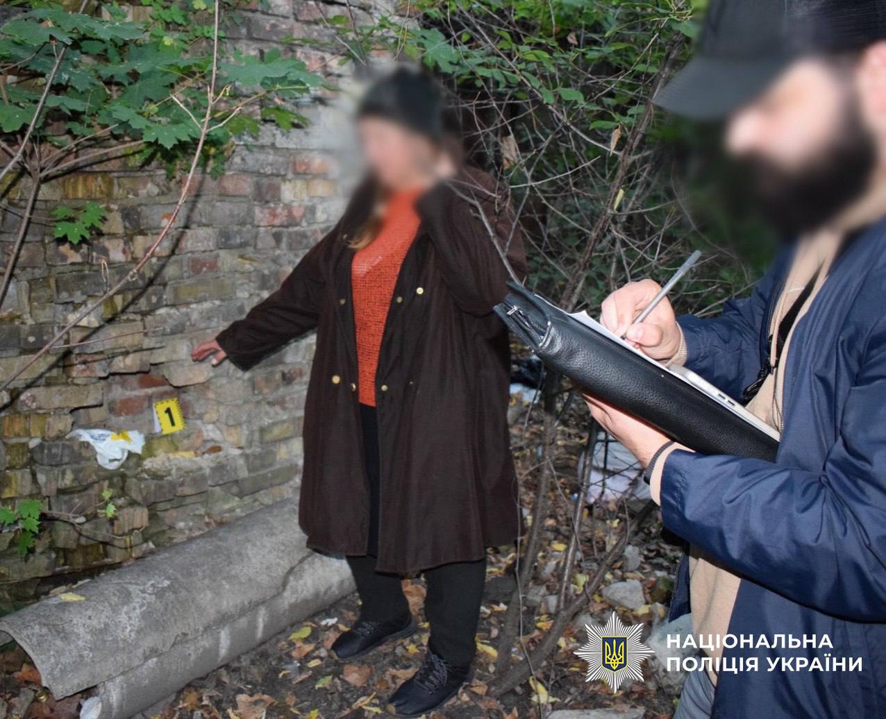 У Києві жінка намагалася приховати вбивство під самогубство