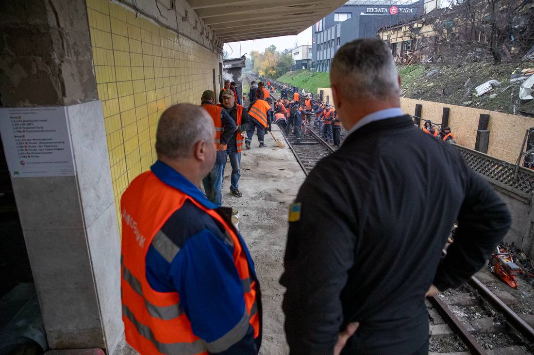 У Києві відновлюють метро після ворожого обстрілу: всі деталі, фото