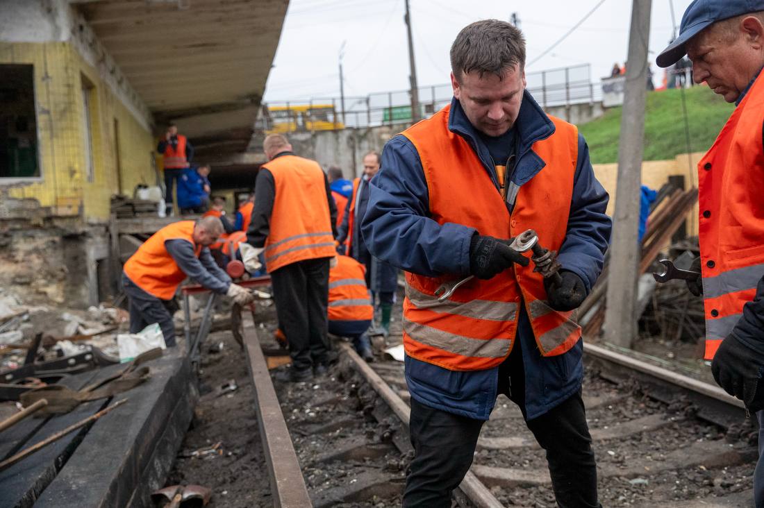 У Києві відновлюють метро після ворожого обстрілу: всі деталі, фото