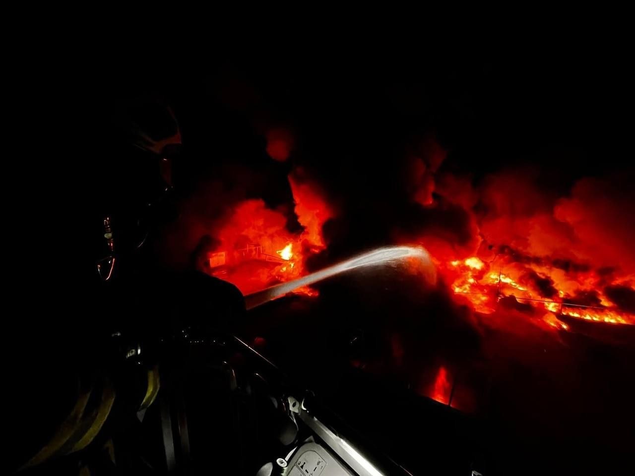 Дрони атакували "Епіцентр" в Умані - фото 3