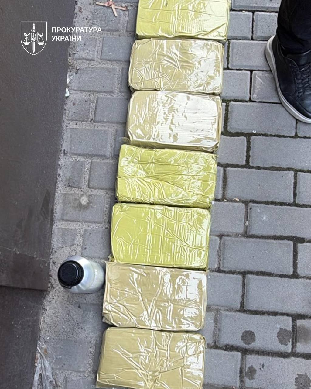У Києві викрили мережу кав’ярень, в якій продавали наркотики під виглядом напоїв і солодощів - фото 2