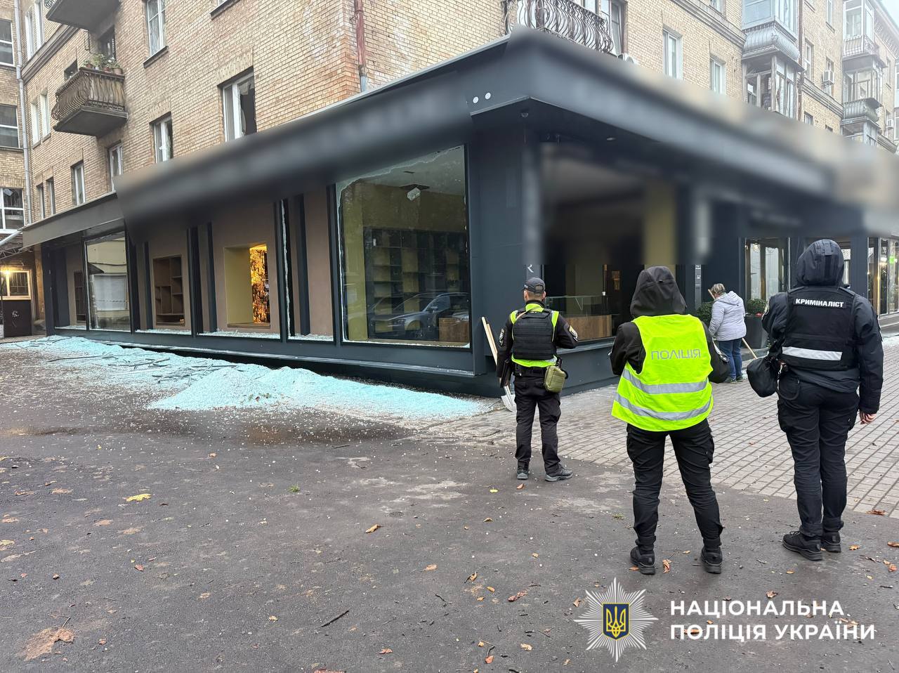 Одна людина загинула, 22 постраждали, серед них семеро дітей: поліція документує наслідки удару по Києву