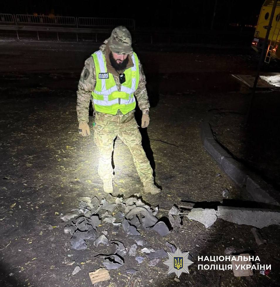 Одна людина загинула, 22 постраждали, серед них семеро дітей: поліція документує наслідки удару по Києву - фото 2