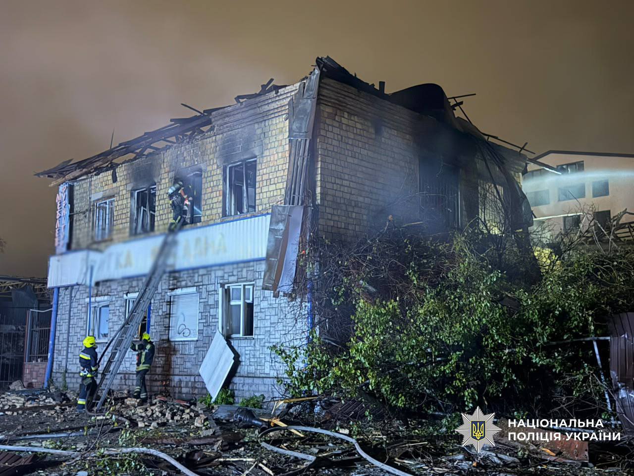 Одна людина загинула, 22 постраждали, серед них семеро дітей: поліція документує наслідки удару по Києву - фото 5