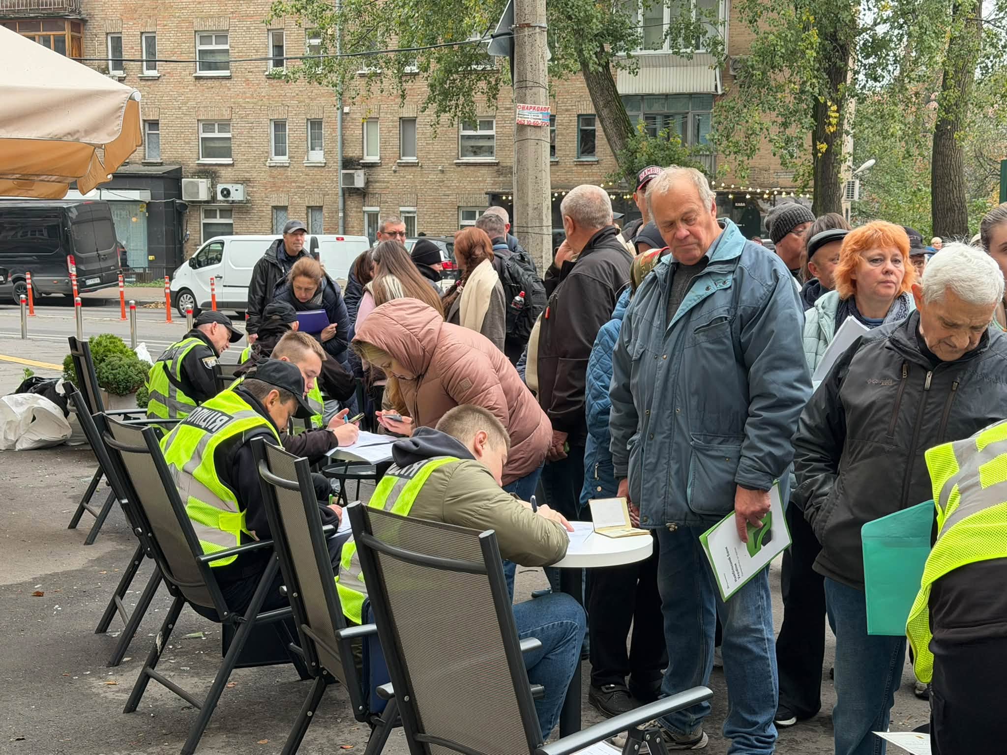 У Печерському районі Києва розгорнули штаб допомоги постраждалим від ворожої атаки