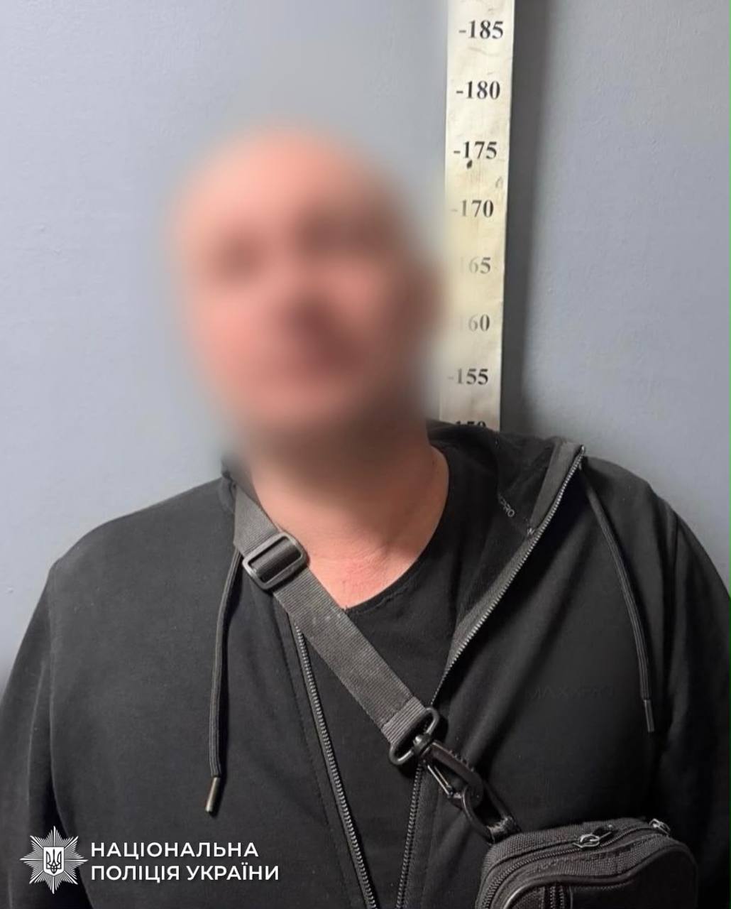 Стріляв із пістолета у дворі багатоповерхівки: у Києві затримали порушника