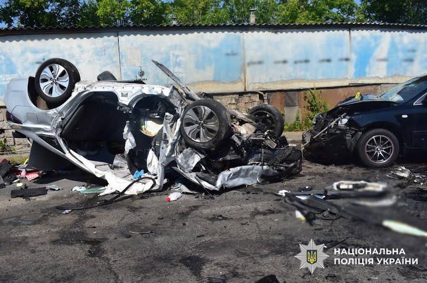 BMW зіткнувся з чотирма автомобілями в Києві: загинула 51-річна жінка