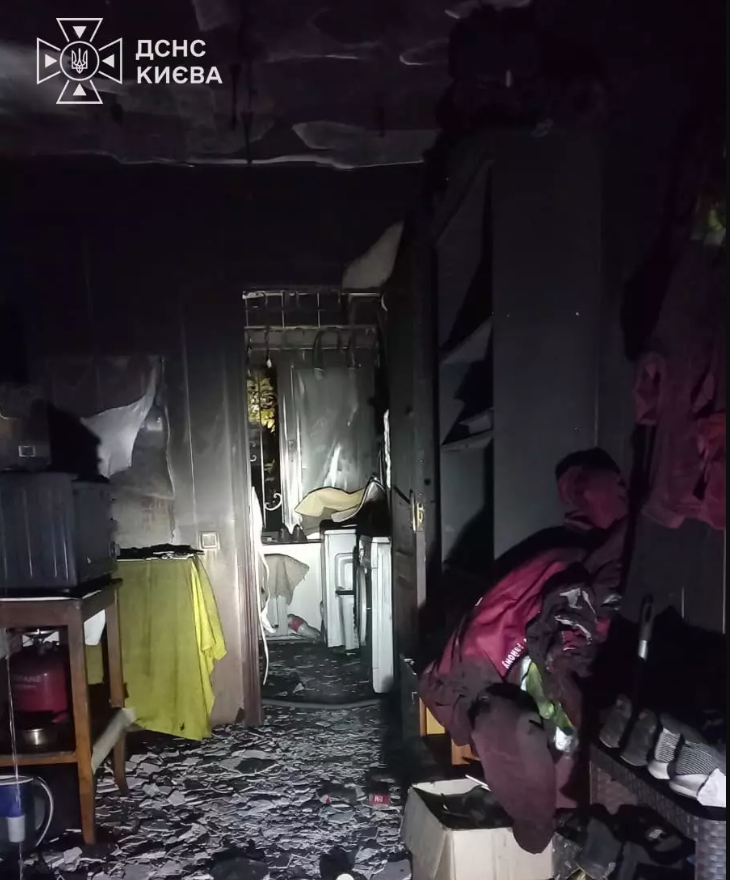 Вогнеборці у Києві ліквідували пожежу в гуртожитку - фото 2