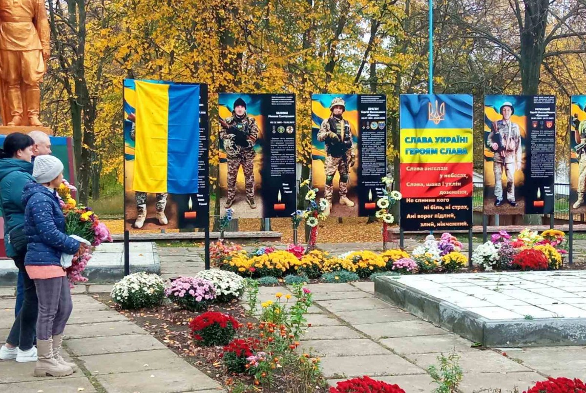 На Черкащині відкрили меморіальний стенд захиснику Ігорю Орленку