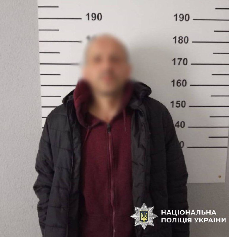 У Києві чоловік бив і тягнув за нашийник цуценя мальтипу: собаку вилучили - фото 2