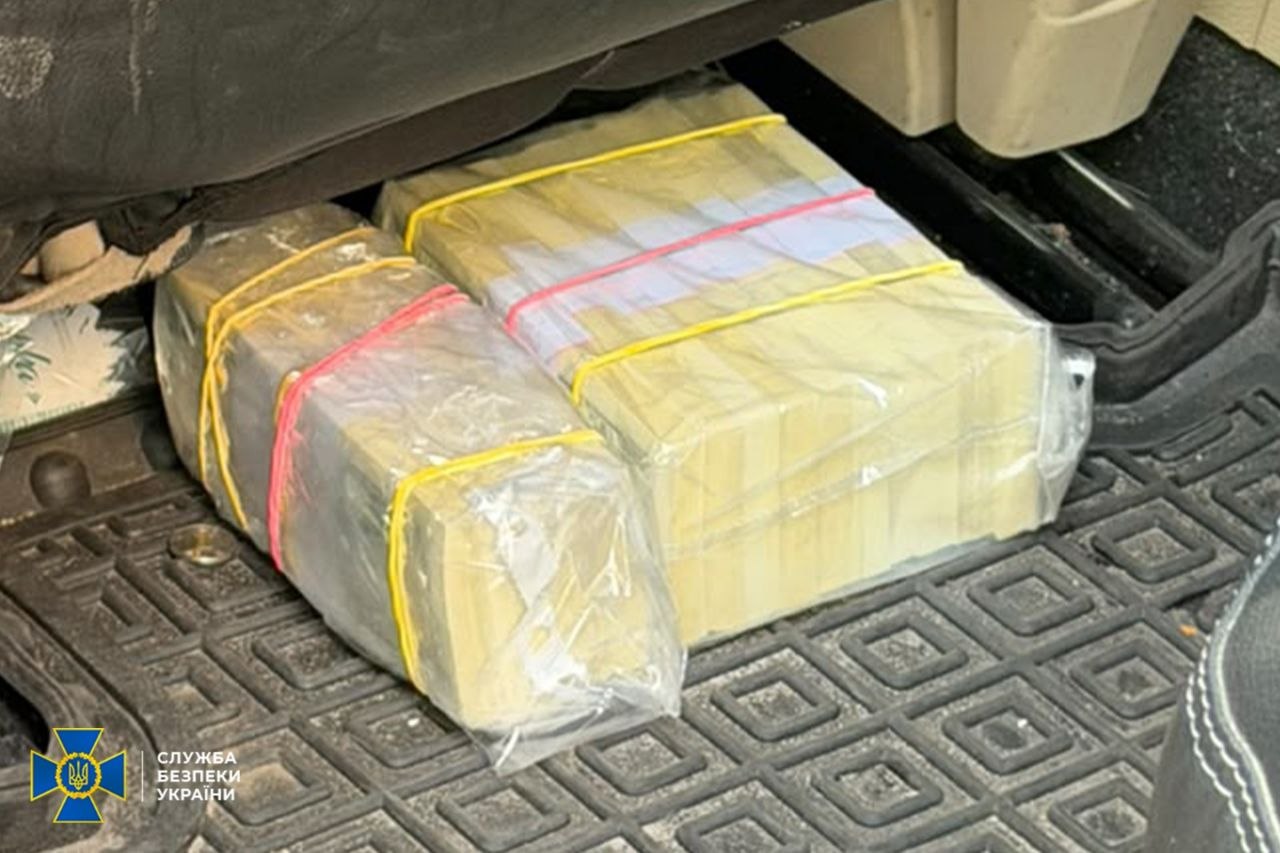 У Києві затримали адвокатів, які вимагали 150 тис дол. у виробника дронів