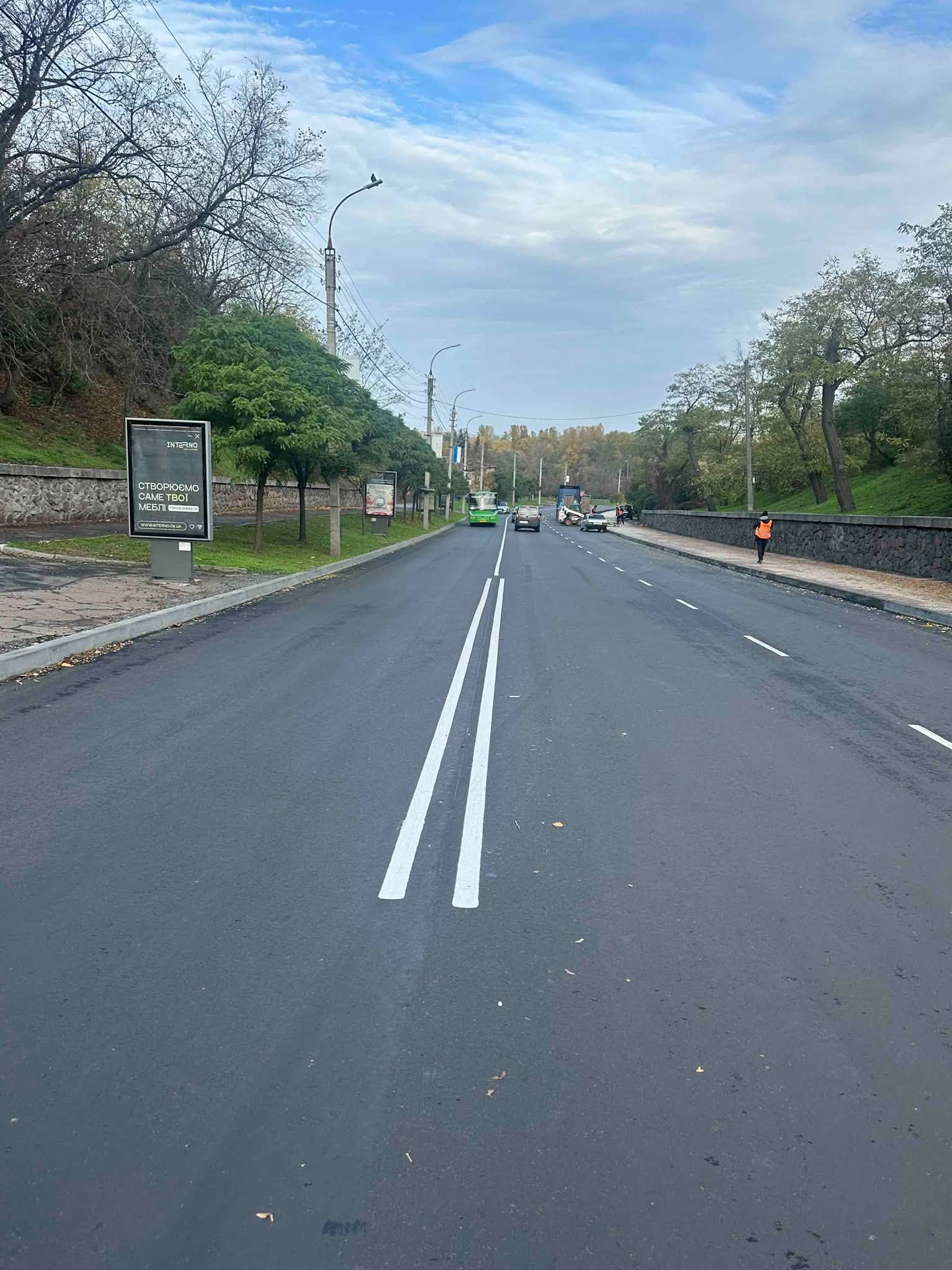 Три смуги: оновили розмітку на Замковому узвозі в Черкасах - фото 2