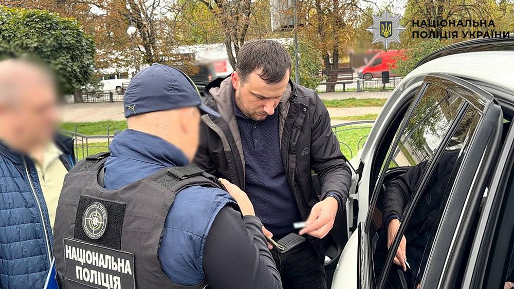У Києві затримали організаторку корупційної схеми ухилення від мобілізації - фото 2