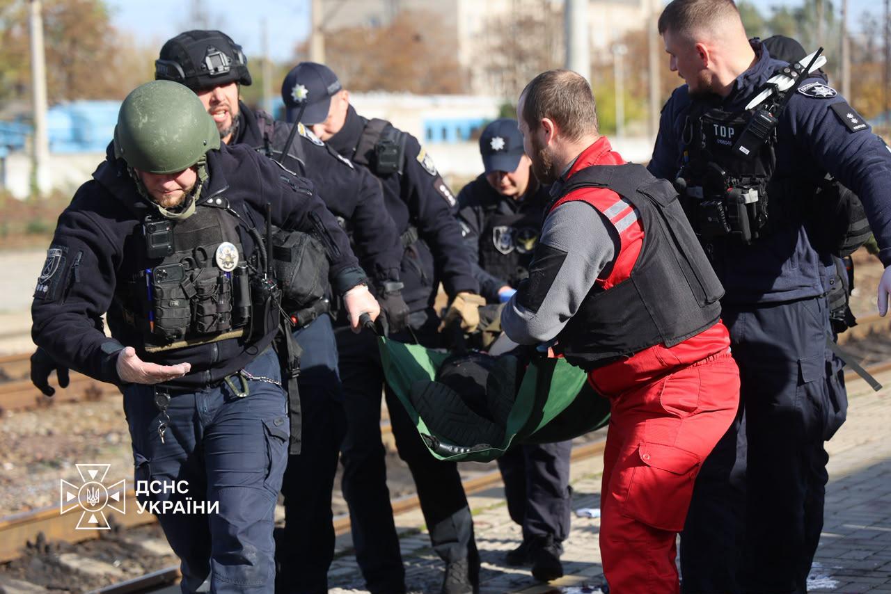 Удар по вокзалу в Дніпрі: Зеленський повідомив про загиблих та закликав до нових санкцій проти РФ - фото 3