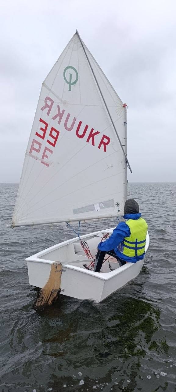 Сильний вітер та високі хвилі: як черкаські яхтсмени виборювали нагороди на Дніпрі