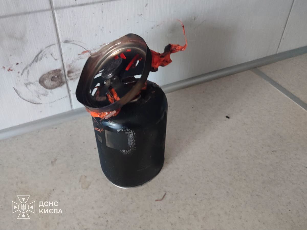 У Києві в квартирі на 17-му поверсі вибухнув туристичний газовий балон - фото 2